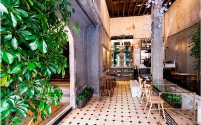 Philos, a Neoclassical Gem for Fashionistas