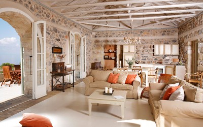 Katikies Manis: Dreamy Isolation