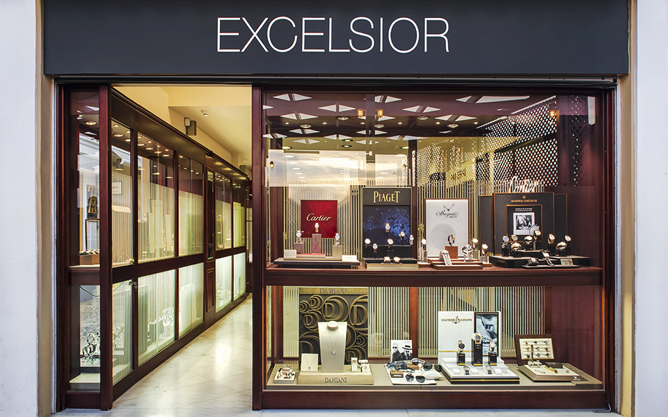 Santorini Offers Top Luxury Brands 