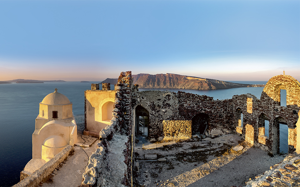 history of tourism in santorini