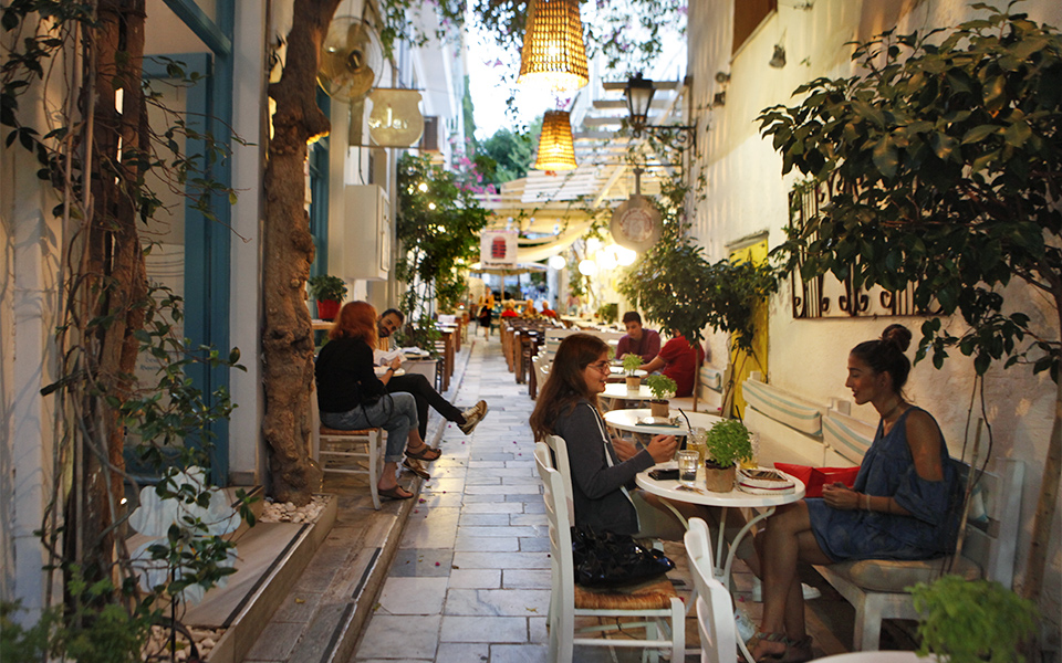 Syros_Restaurant_street_KAMPITI_02.jpg