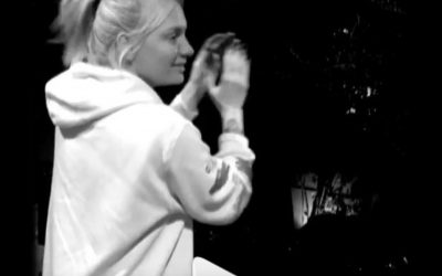 Greeks Applaud Healthcare Workers from their Balconies