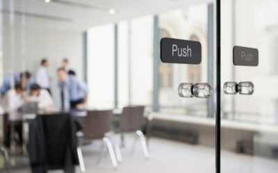 Investor Reduces Exposure to Tourism, Retail Trade