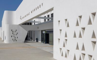 Arrivals on Santorini and Mykonos Break Records in June