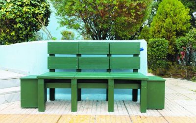 High School Pupils Create Environmentally-Friendly Bench