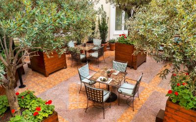 Historic Hotel Grande Bretagne Opens New Garden Eatery