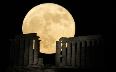 Strawberry Moon Wows Viewers this June