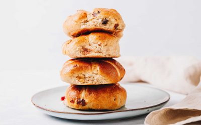 Stafidopsomo: Traditional Greek Raisin Buns