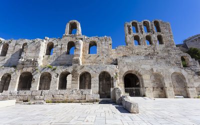 Monuments as Stages: Navigating the Boundaries of Artistic Interpretation