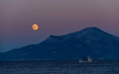 Samos Summers Still Feel Like the 1980s